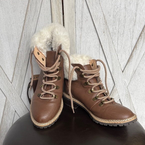 Express Shoes - Women's Brown Fur-Lined Ankle Boots